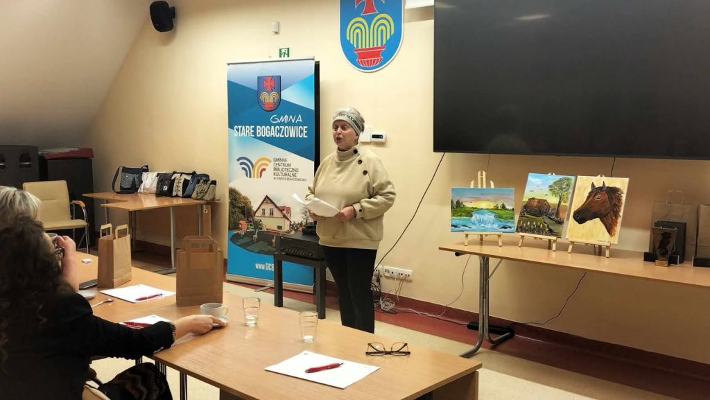 Pani Elżbieta Molska Prezentowała swoje prace i recytowała napisane przez siebie wiersze