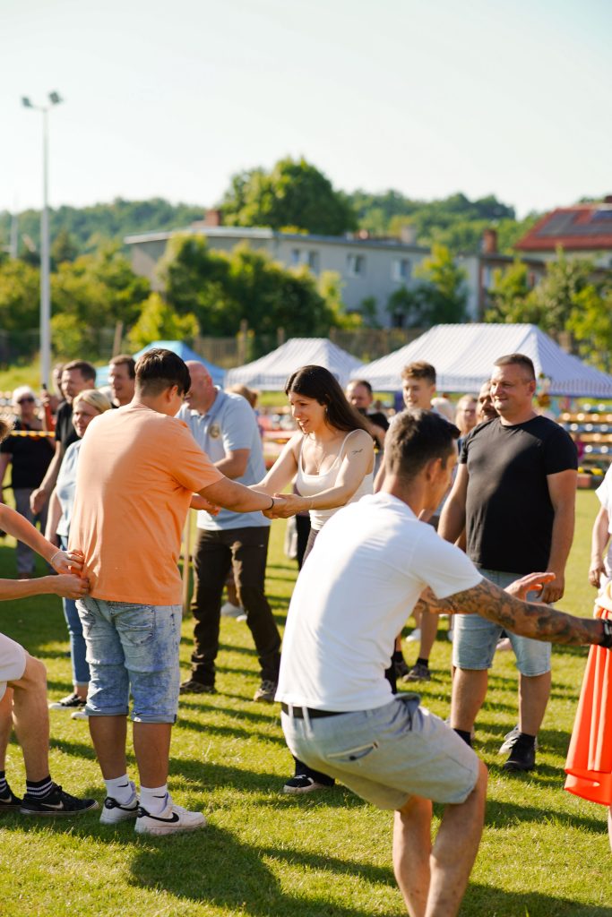 Konkurencja przebieranie koszulek 