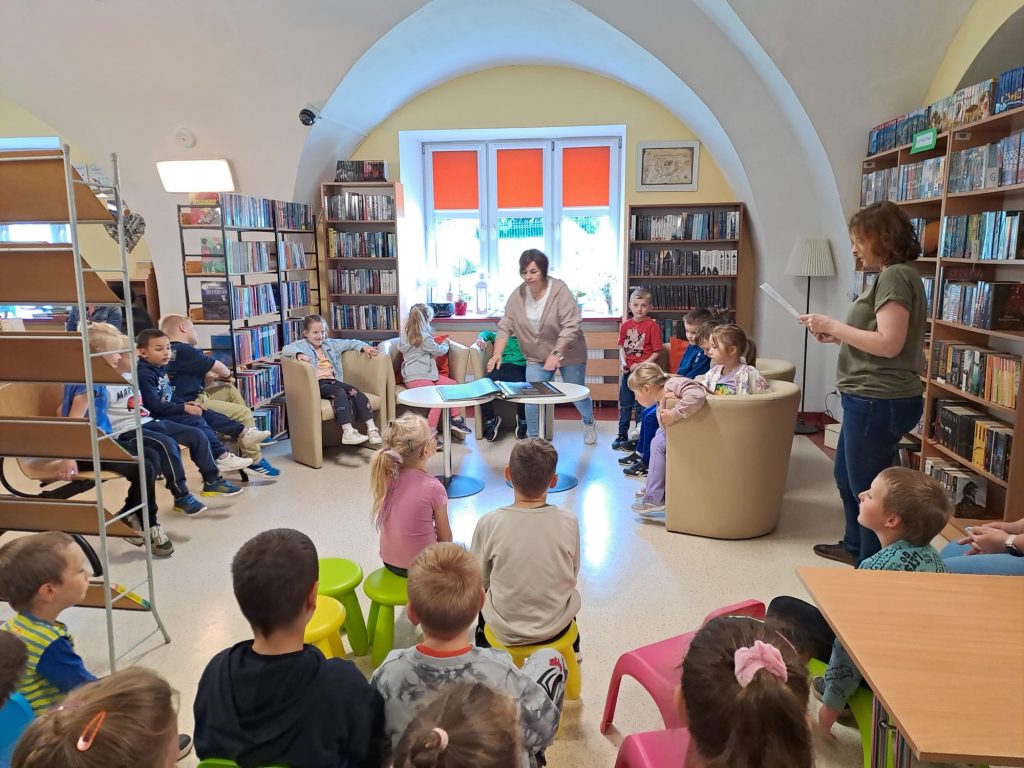 lekcja w bibliotece o Układzie Słonecznym