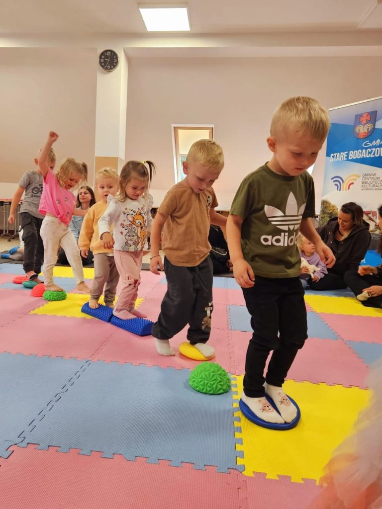 Klub Malucha "biblioFIGLE" to nasza nowa propozycja zajęć skierowanych do dzieci w wieku od lat 2 do lat 6